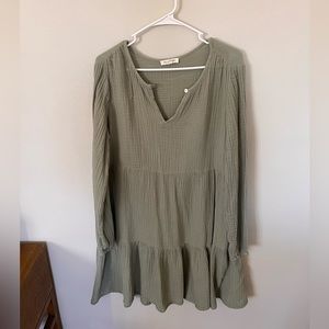 Green long sleeve dress